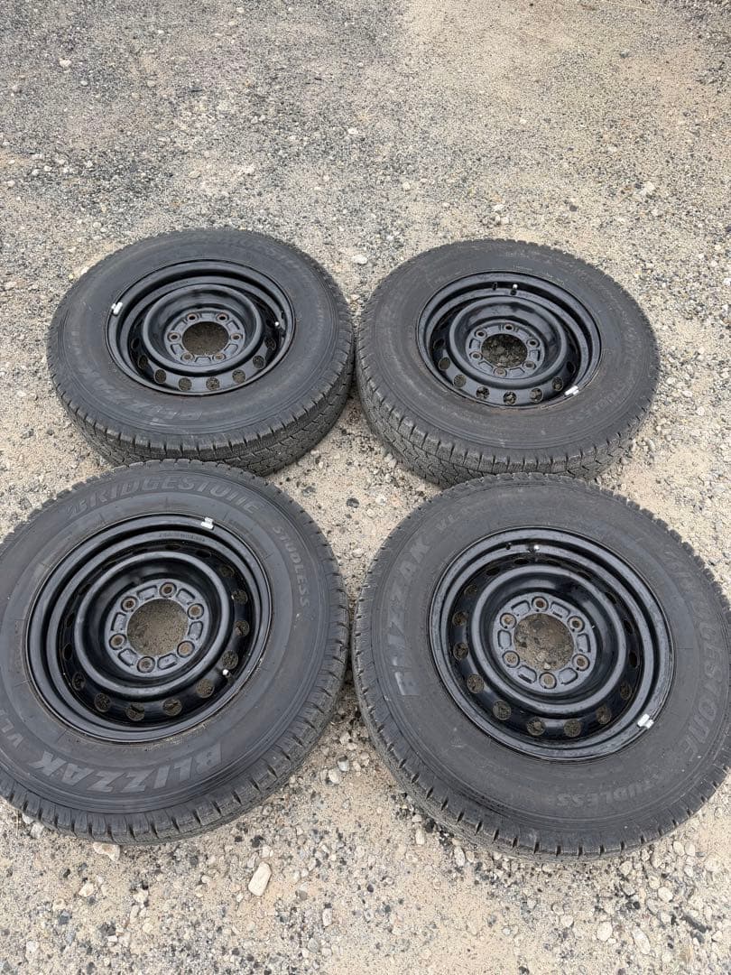 200系 ハイエース スタッドレスBLIZZAK VL1 195/80R15