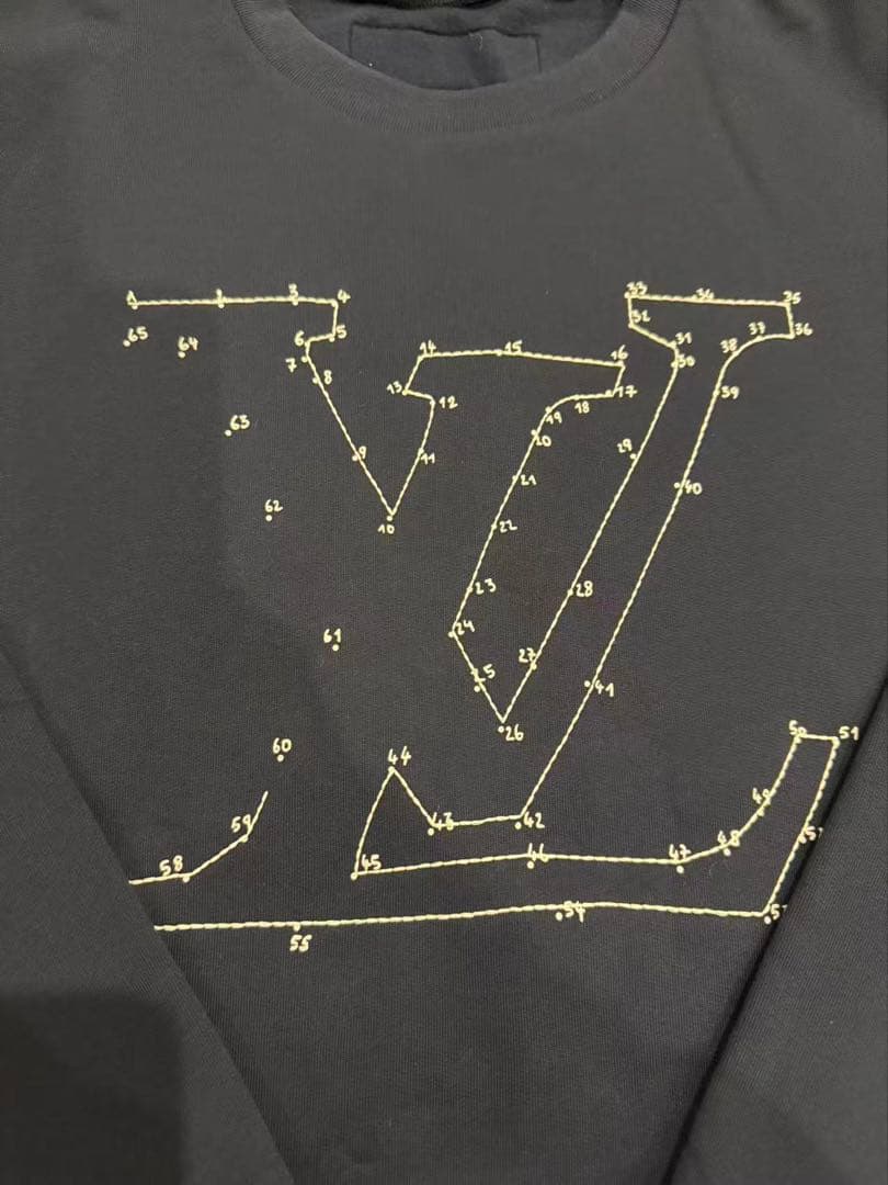 ルイヴィトン　エンボスLVロゴイントレーナー　XLサイズ