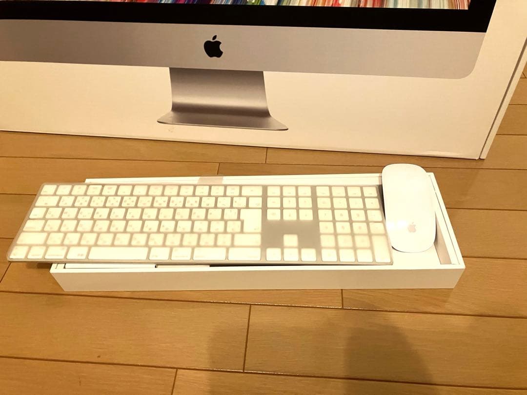 iMac 2019 27インチ Retina5K VESAマウント搭載