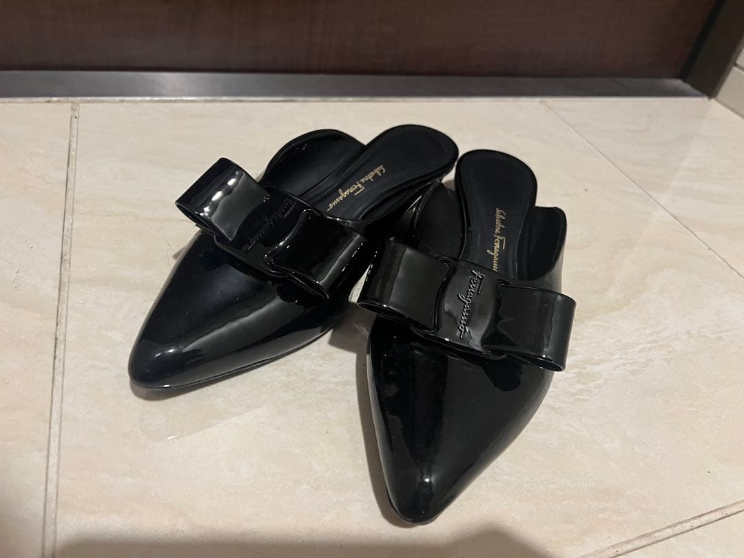 美品　salvatore ferragamo ブランド ブラック ミュール
