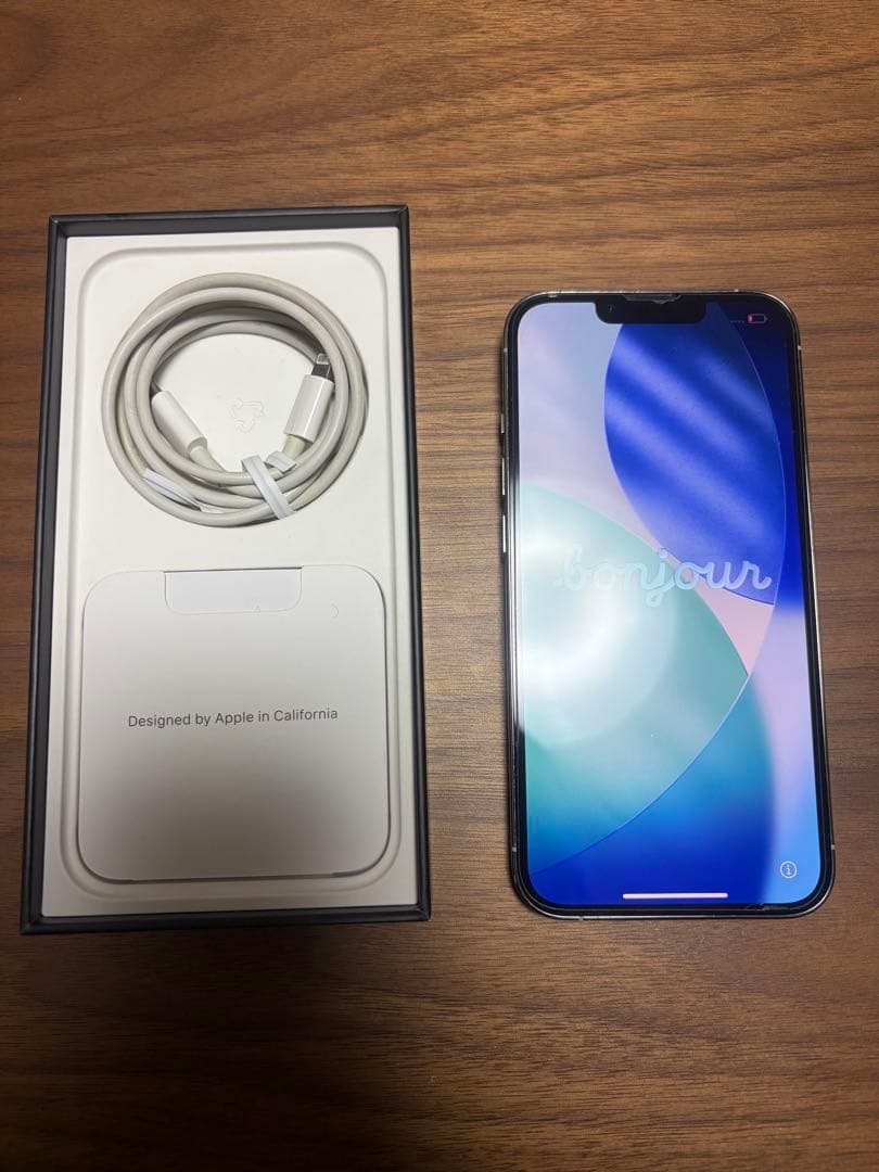 Apple iPhone 13 本体 充電ケーブル付き