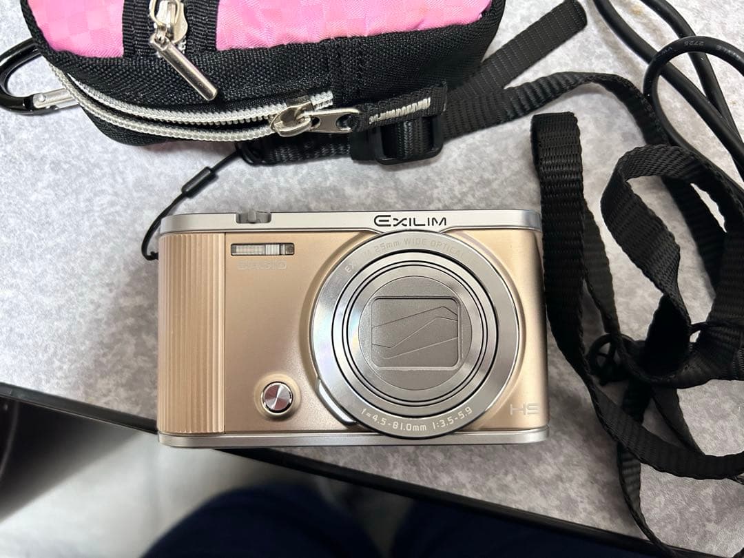 【充電器&収納ケース付き】カシオコンパクトデジタルカメラ