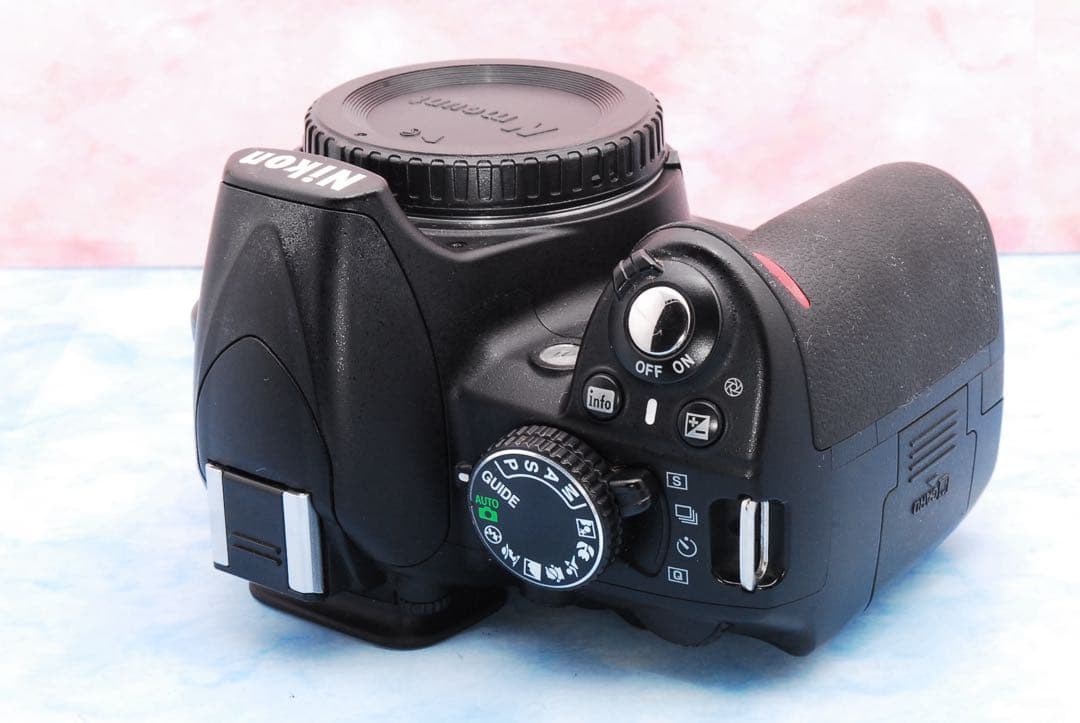Nikon D3100☆一眼レフカメラ☆デビュー向け☆手ぶれ補正レンズ付