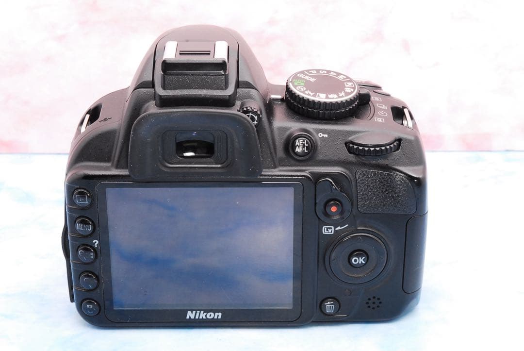Nikon D3100☆一眼レフカメラ☆デビュー向け☆手ぶれ補正レンズ付