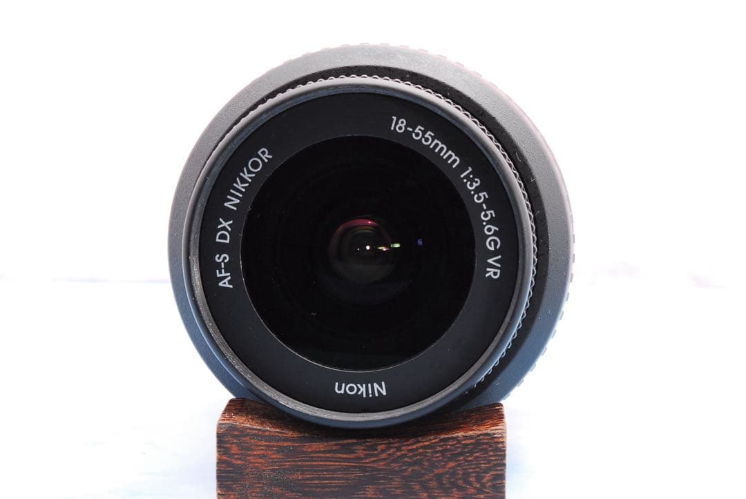 Nikon D3100☆一眼レフカメラ☆デビュー向け☆手ぶれ補正レンズ付