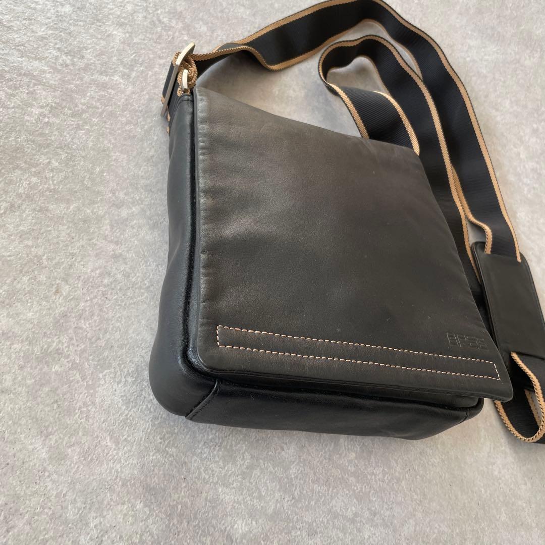 美品 ブリー BREE フラップショルダーバッグ ブラック