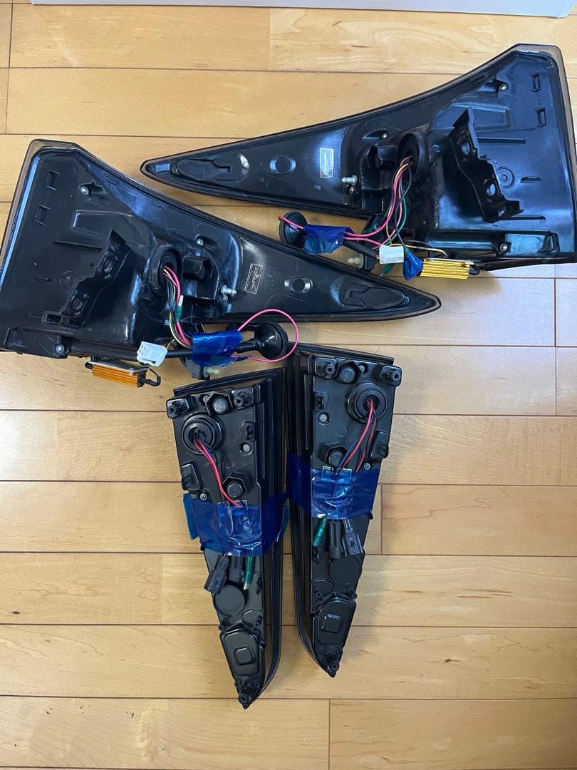 中古品 Valenti製 プリウス50系テールランプ