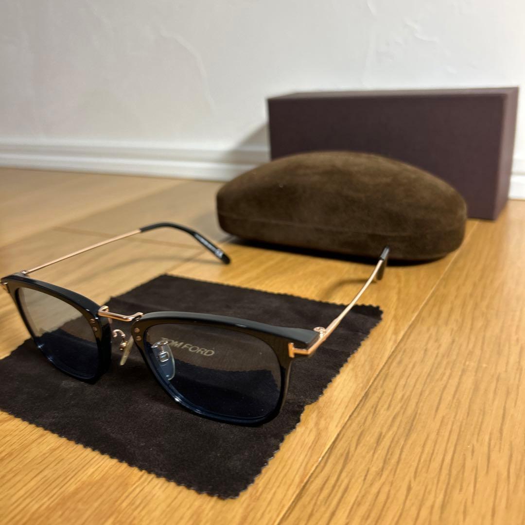 トムフォード サングラス TOM FORD TF672 01V