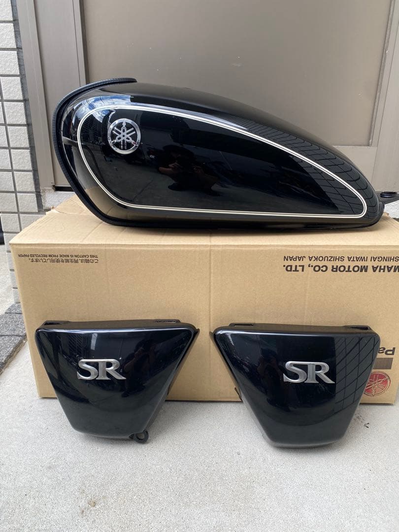 SR400 FIタンク　凹み有　エンブレム無し