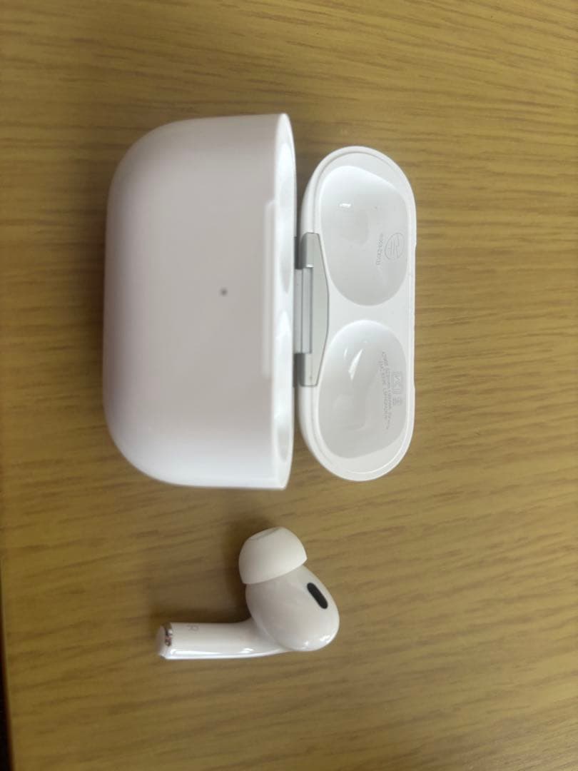 AirPods Pro 第2世代 本体ケースと右耳