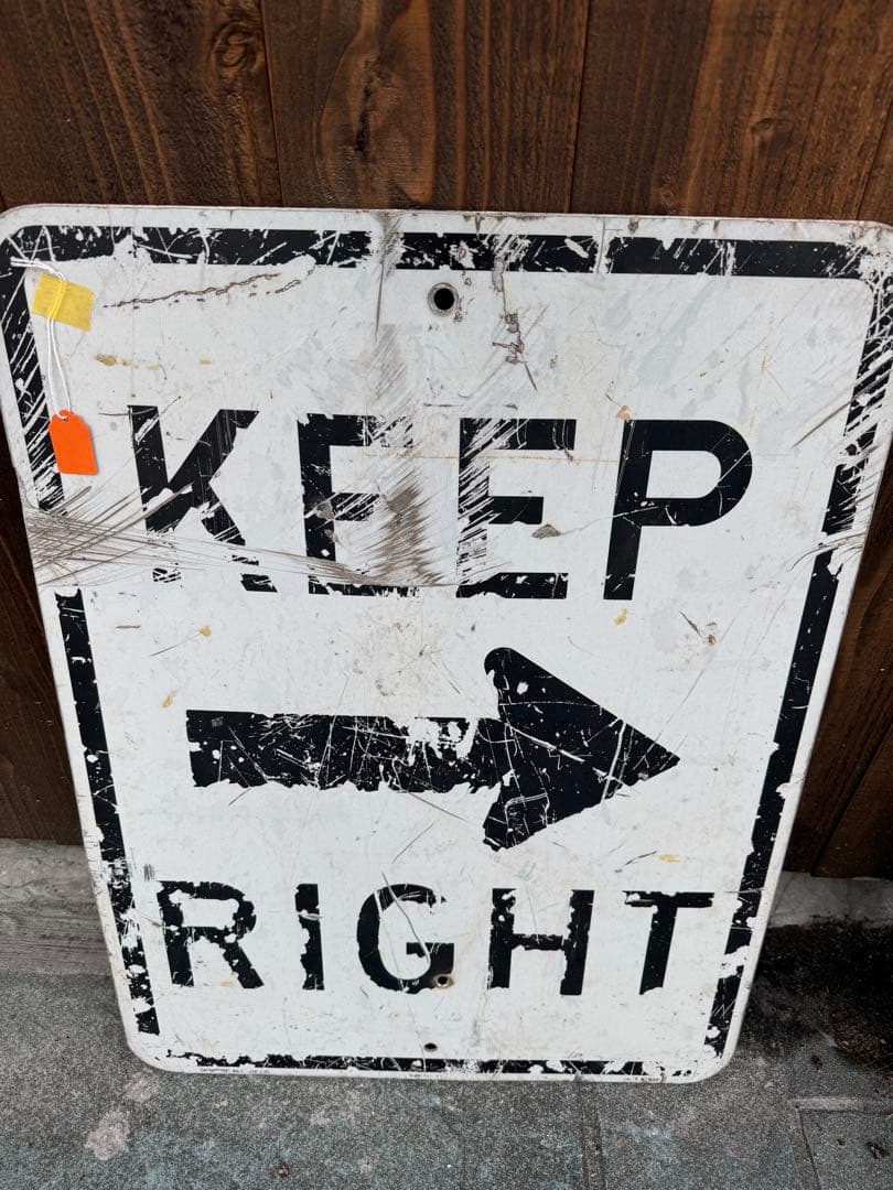 交通標識 KEEP RIGHT 右矢印 アメリカロードサイン