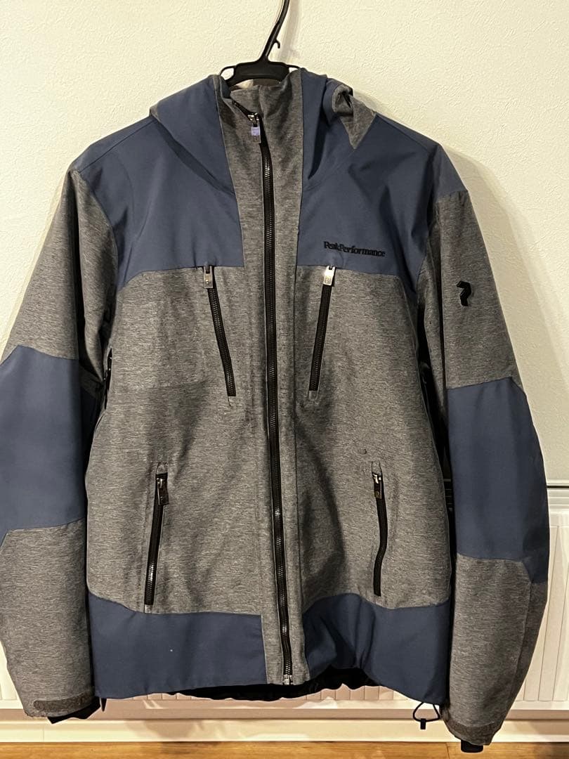 ピークパフォーマンス　スキーウエア　Mサイズ　クリーニング済み