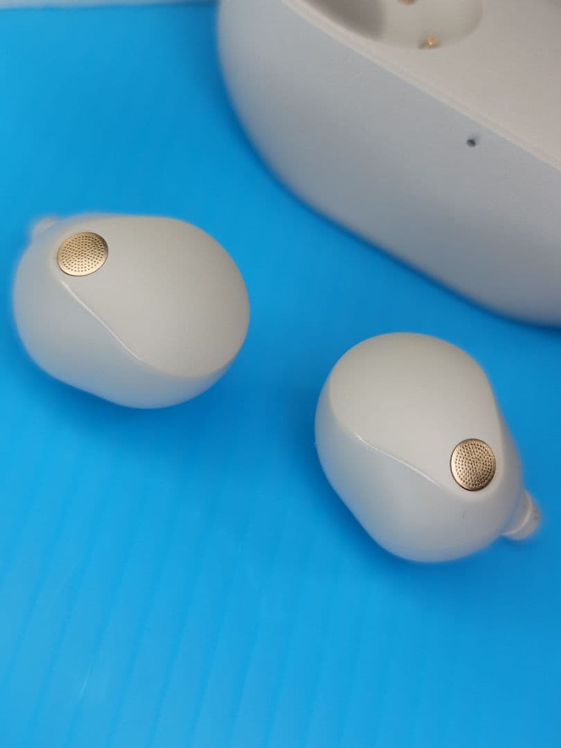 【美品】SONY WF-1000XM5（S）プラチナシルバー