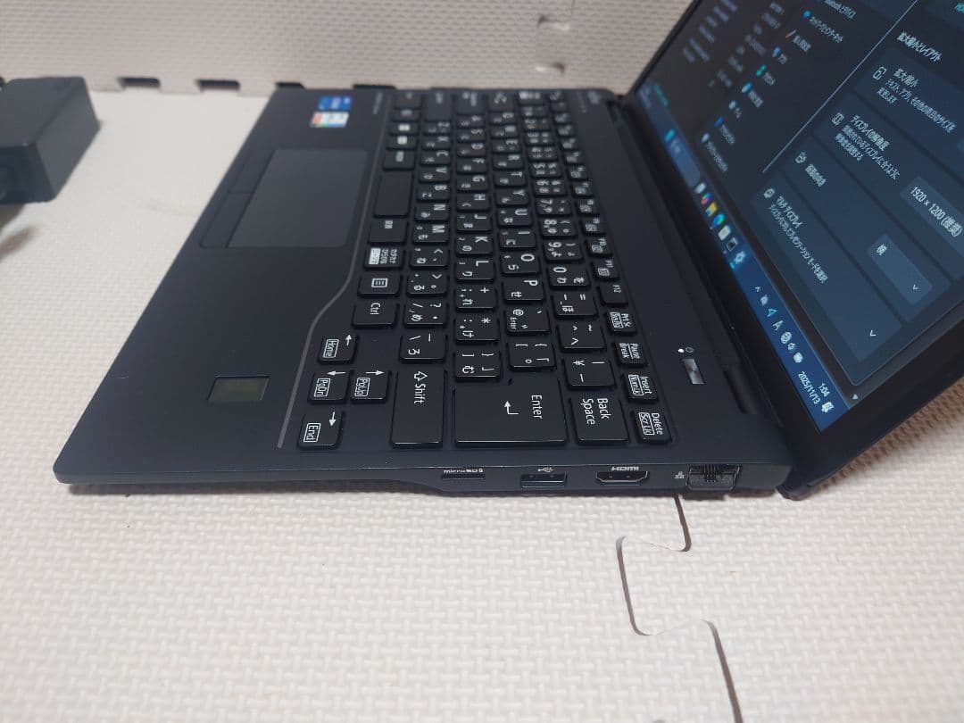 富士通Lifebook U9313/N i5-1345U最新770g超軽量PC①
