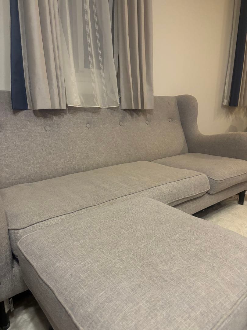 メリー　グレーのモダンカウチソファ