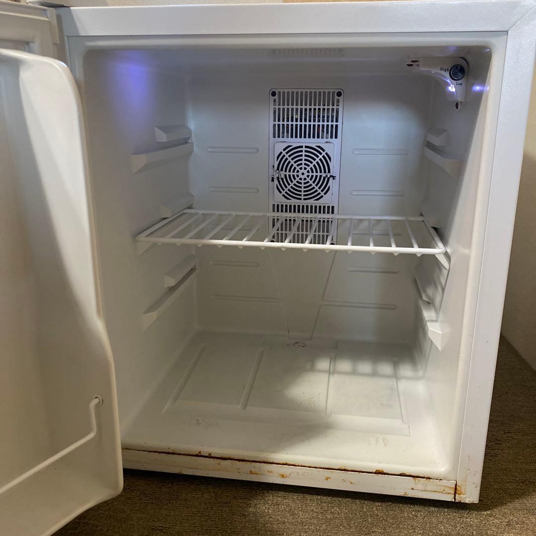ジャンク 35リットル型小型冷蔵庫 Peltism Proシリーズ ホワイト