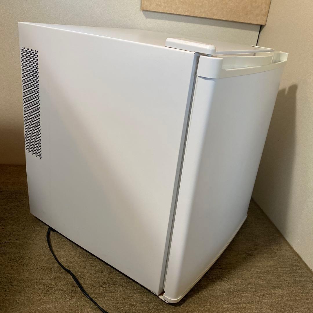 ジャンク 35リットル型小型冷蔵庫 Peltism Proシリーズ ホワイト
