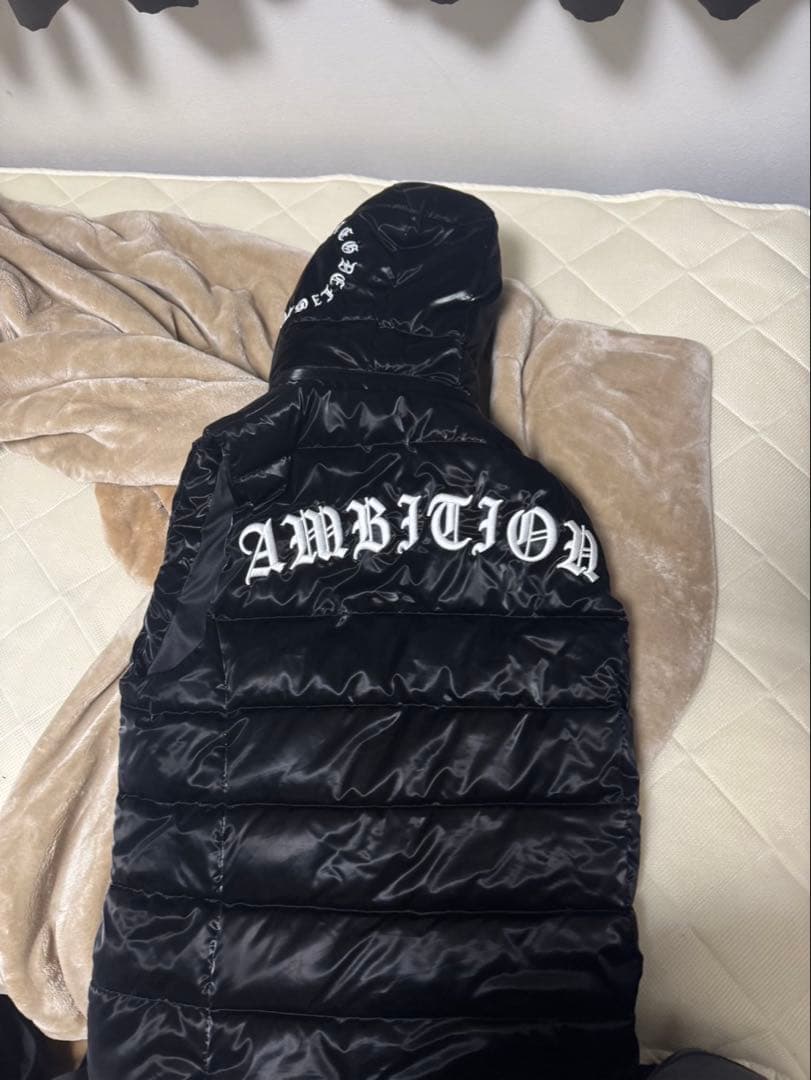 アダムスジャグラー　ダウンベスト