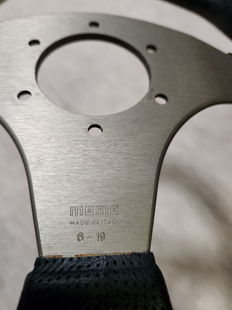 正規品‼️MOMO ステアリング Luce Dシェイプ