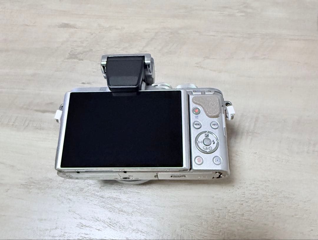 美品　OLYMPUS E−PL8 E-PL8 ミラーレス一眼レフ