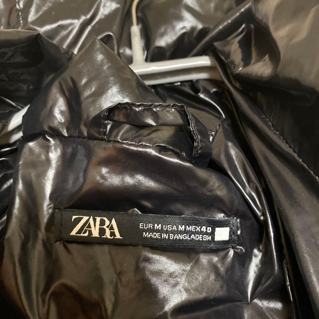 ZARA フード付き光沢ブラックダウンジャケット