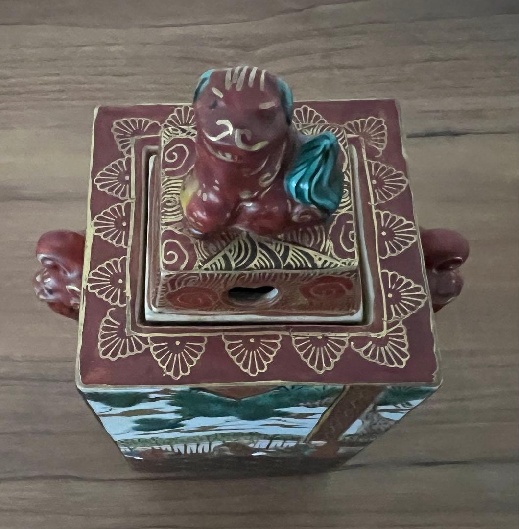 九谷焼 九谷庄三 赤絵獅子摘み角香炉 箱付き