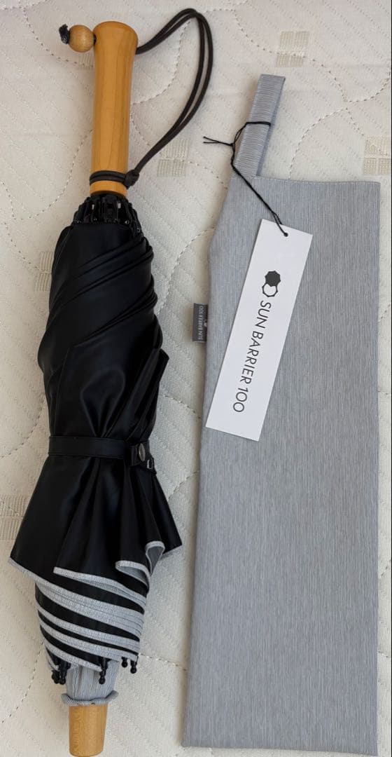 サンバリア100 折りたたみ傘　2段折　グレー　moku 美品　日傘