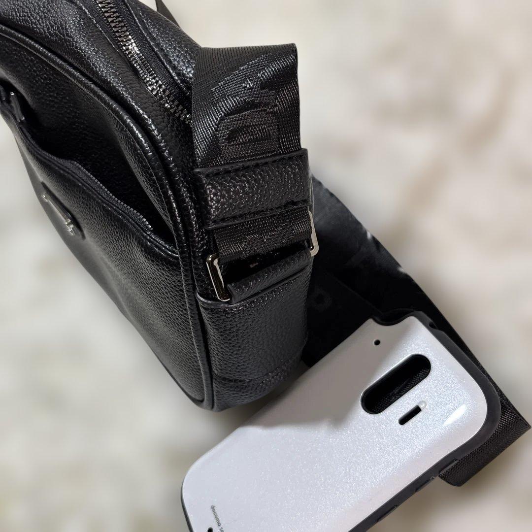 PRADA ブラックレザーショルダーバッグノベルティ