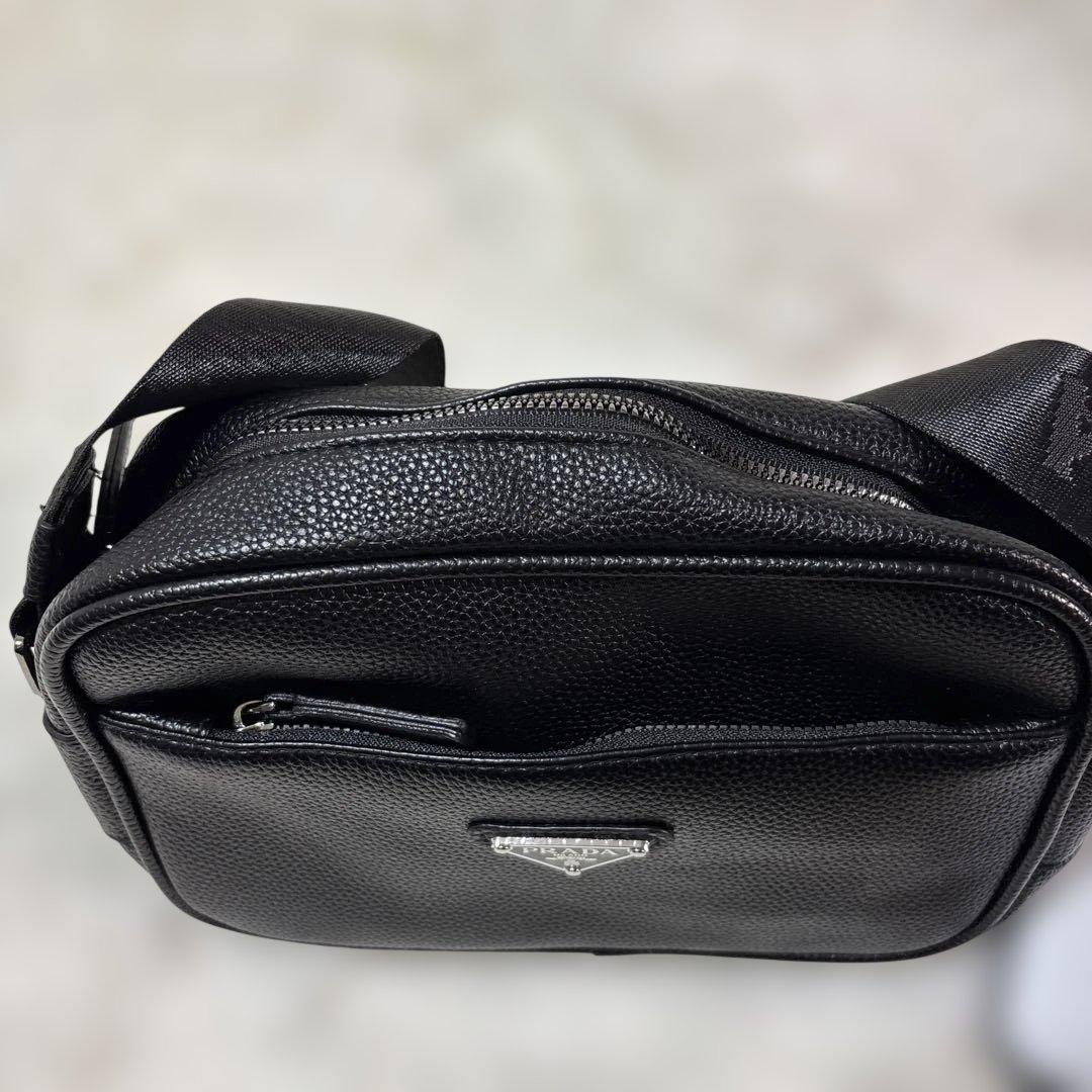 PRADA ブラックレザーショルダーバッグノベルティ