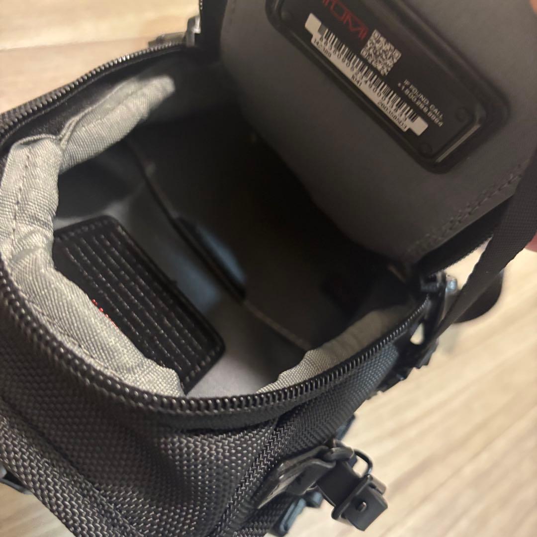 TUMIコンパクトスリング　スマホショルダーバッグ