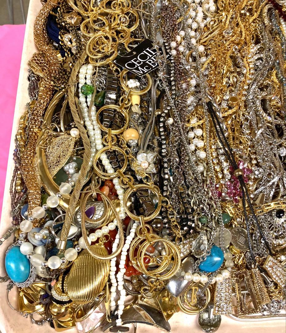 アクセサリーまとめ売り【約4Kg】