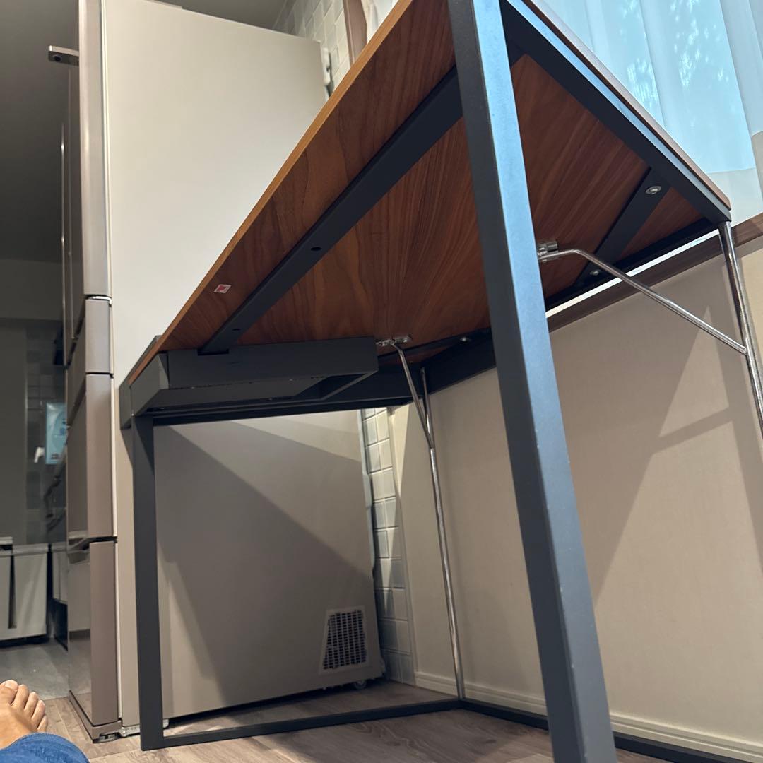 n*k様 カッテランイタリアパソコンデスク 木目調 引き出し付き参考定価50万