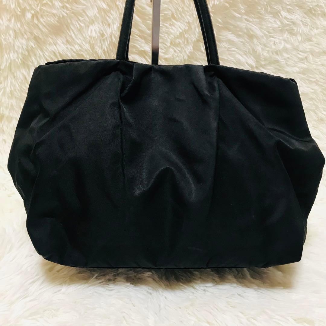【美品】プラダ ハンドバッグ リボン ゴールドロゴ ナイロン 黒 ロゴプレート