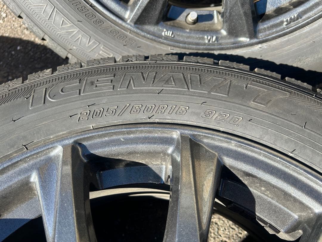 205/60R16 16インチ　スタッドレスタイヤ／スノータイヤ　VOXY.ノア