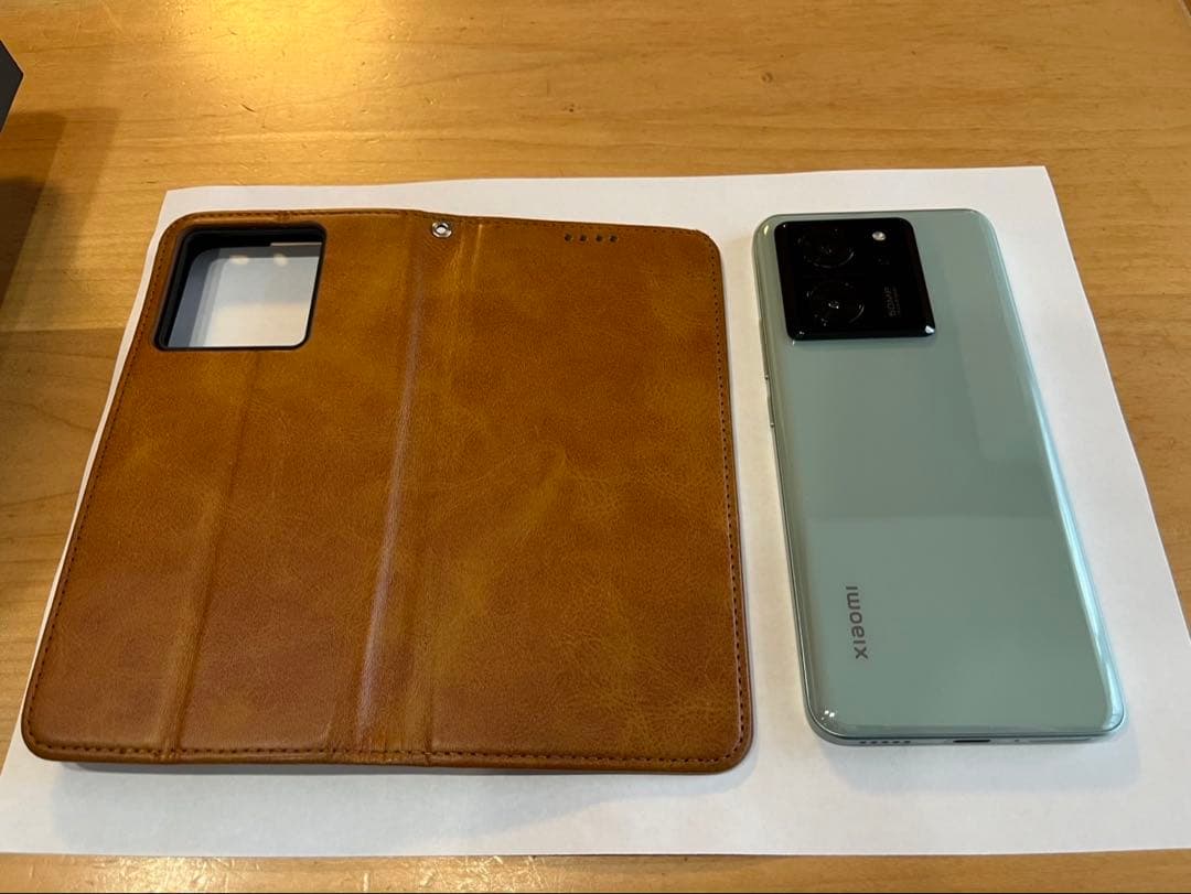 Xiaomi 13T 本体とレザーケース