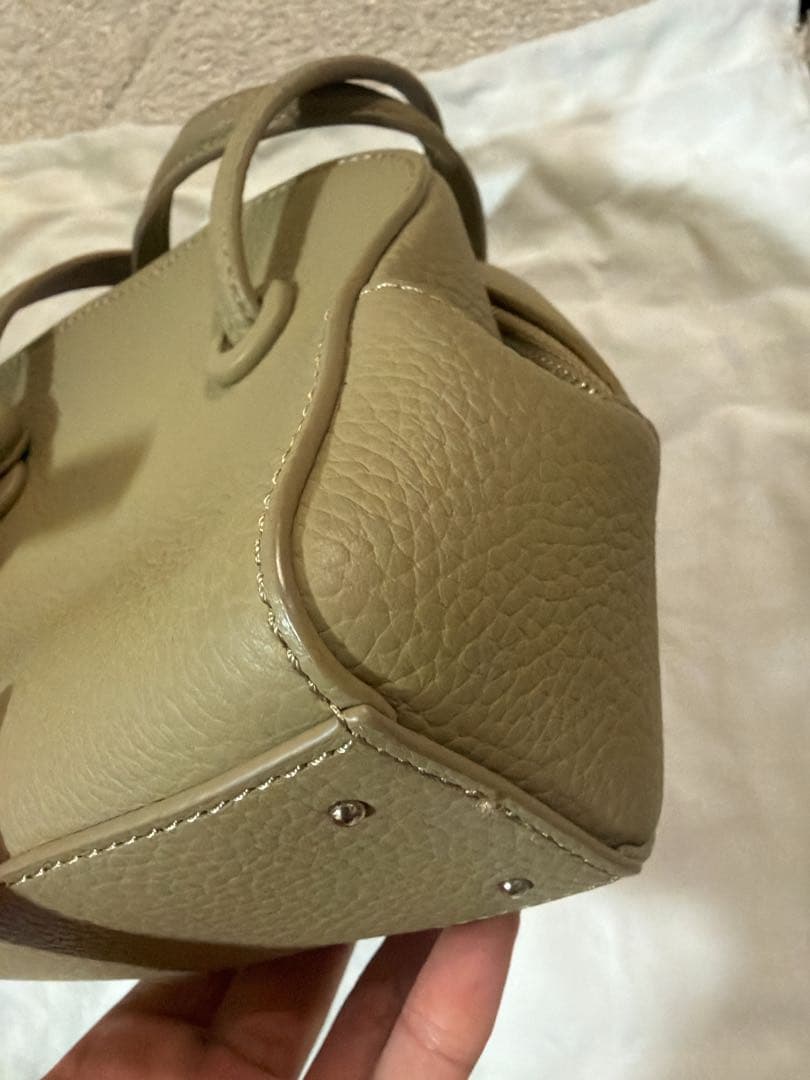 VASIC カーキ レザー ハンドバッグ