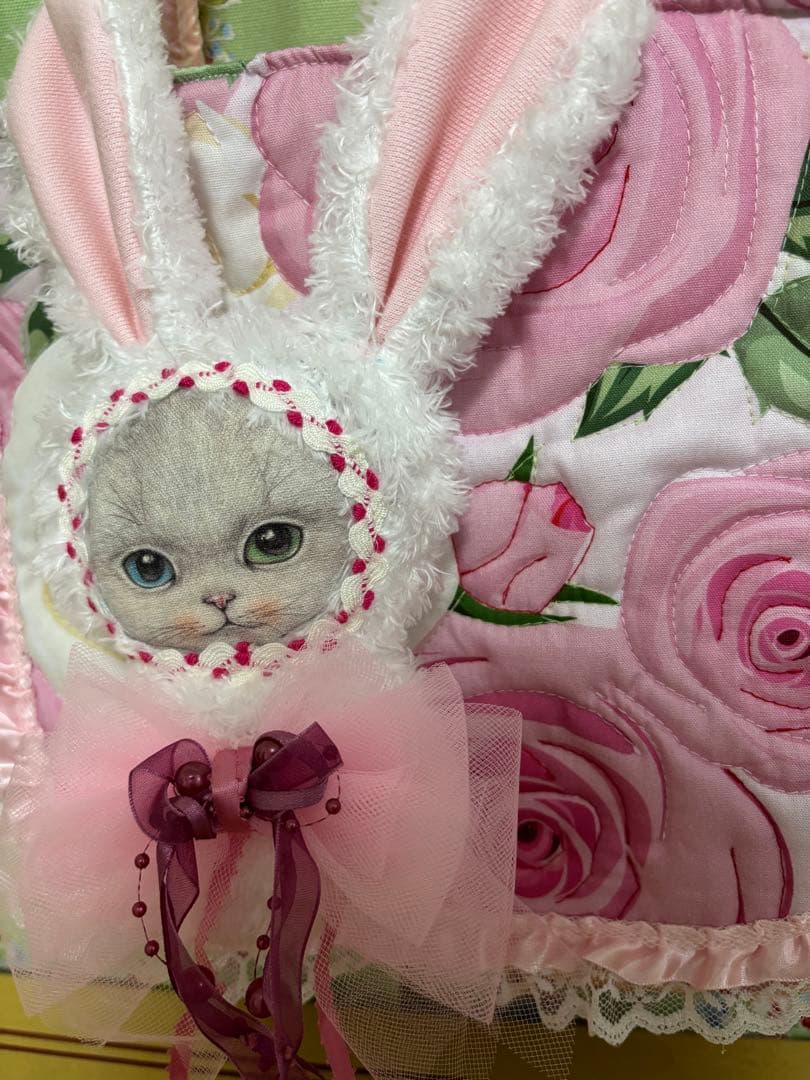 m*e様 コヤンイサムチョン　オッドアイ縫い付け　ラウンド型トートバッグ