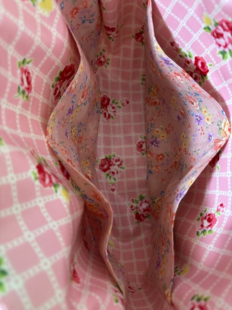 m*e様 コヤンイサムチョン　オッドアイ縫い付け　ラウンド型トートバッグ