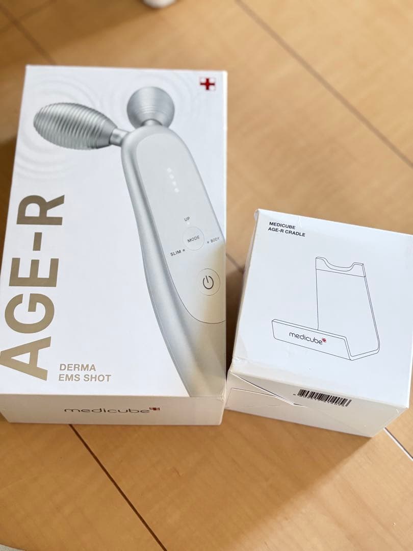 メディキューブMEDICUBE AGE-R DERMA EMS SHOT