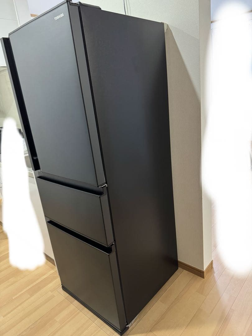 使用期間半年　TOSHIBAブラック 3ドア冷蔵庫（326L)