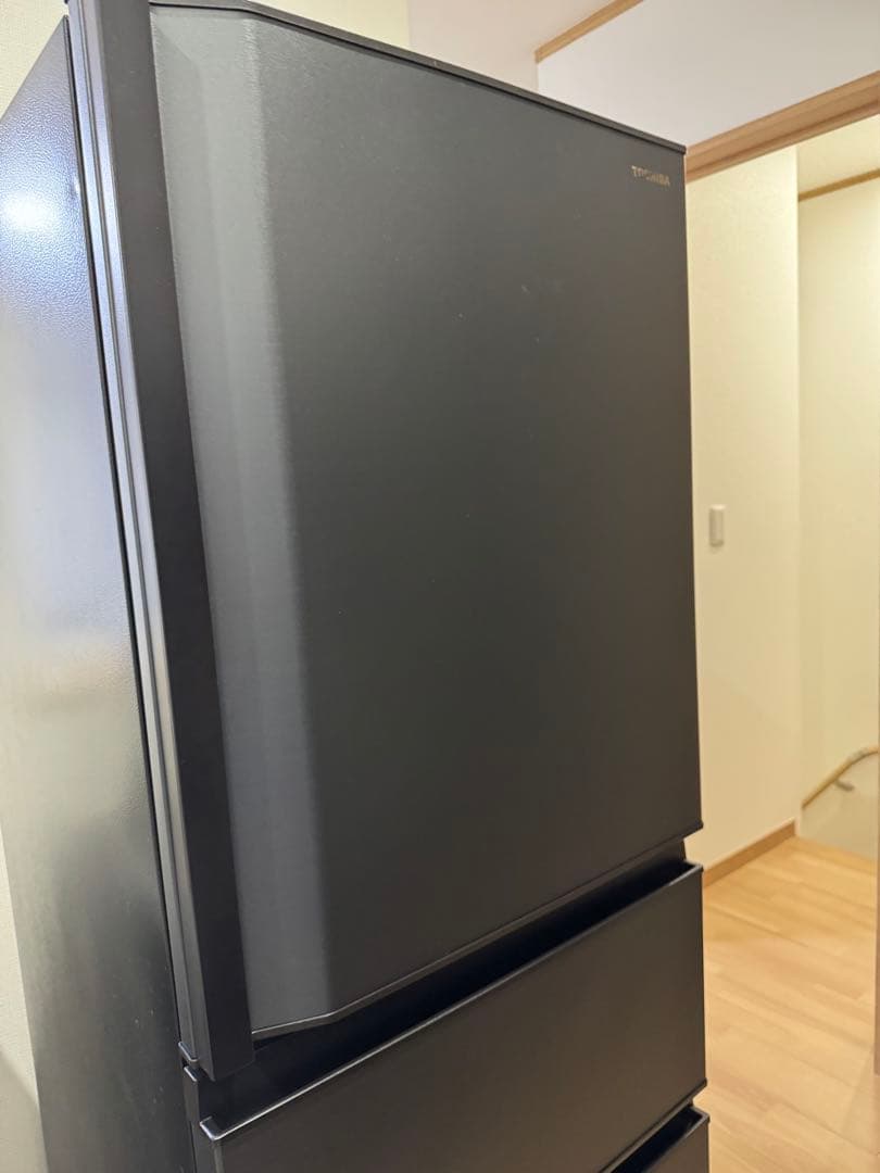 使用期間半年　TOSHIBAブラック 3ドア冷蔵庫（326L)