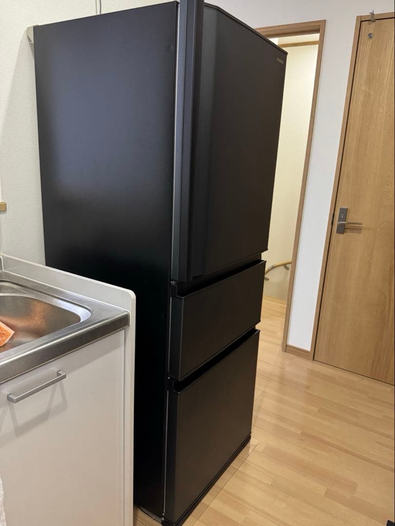 使用期間半年　TOSHIBAブラック 3ドア冷蔵庫（326L)