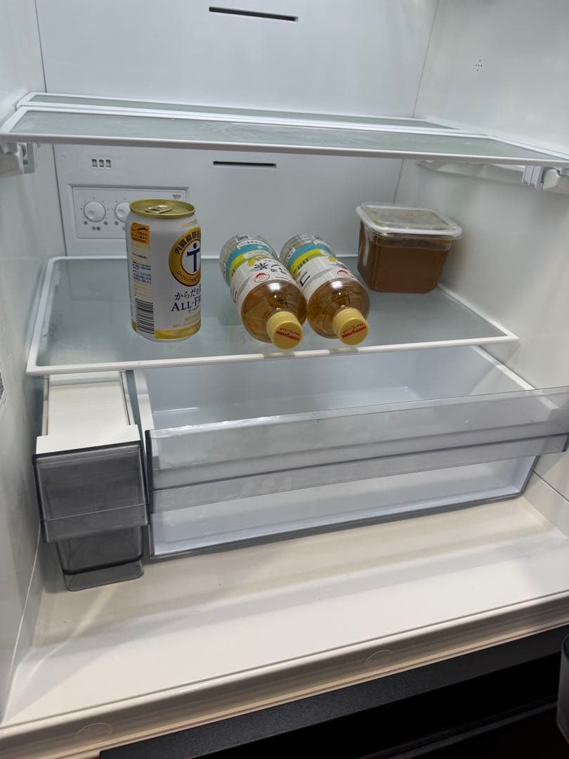 使用期間半年　TOSHIBAブラック 3ドア冷蔵庫（326L)