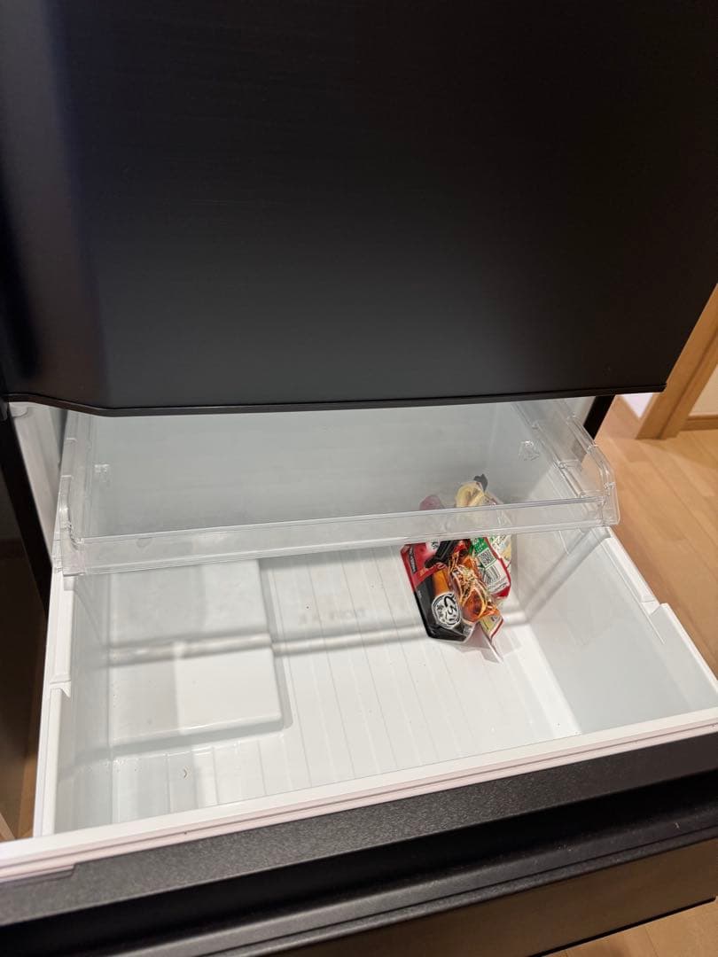 使用期間半年　TOSHIBAブラック 3ドア冷蔵庫（326L)