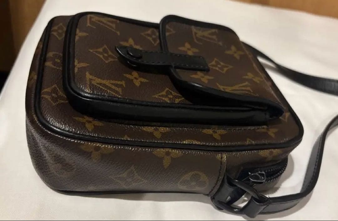 【美品】ルイヴィトン クリストファーウェアラブルウォレット モノグラムマカサー