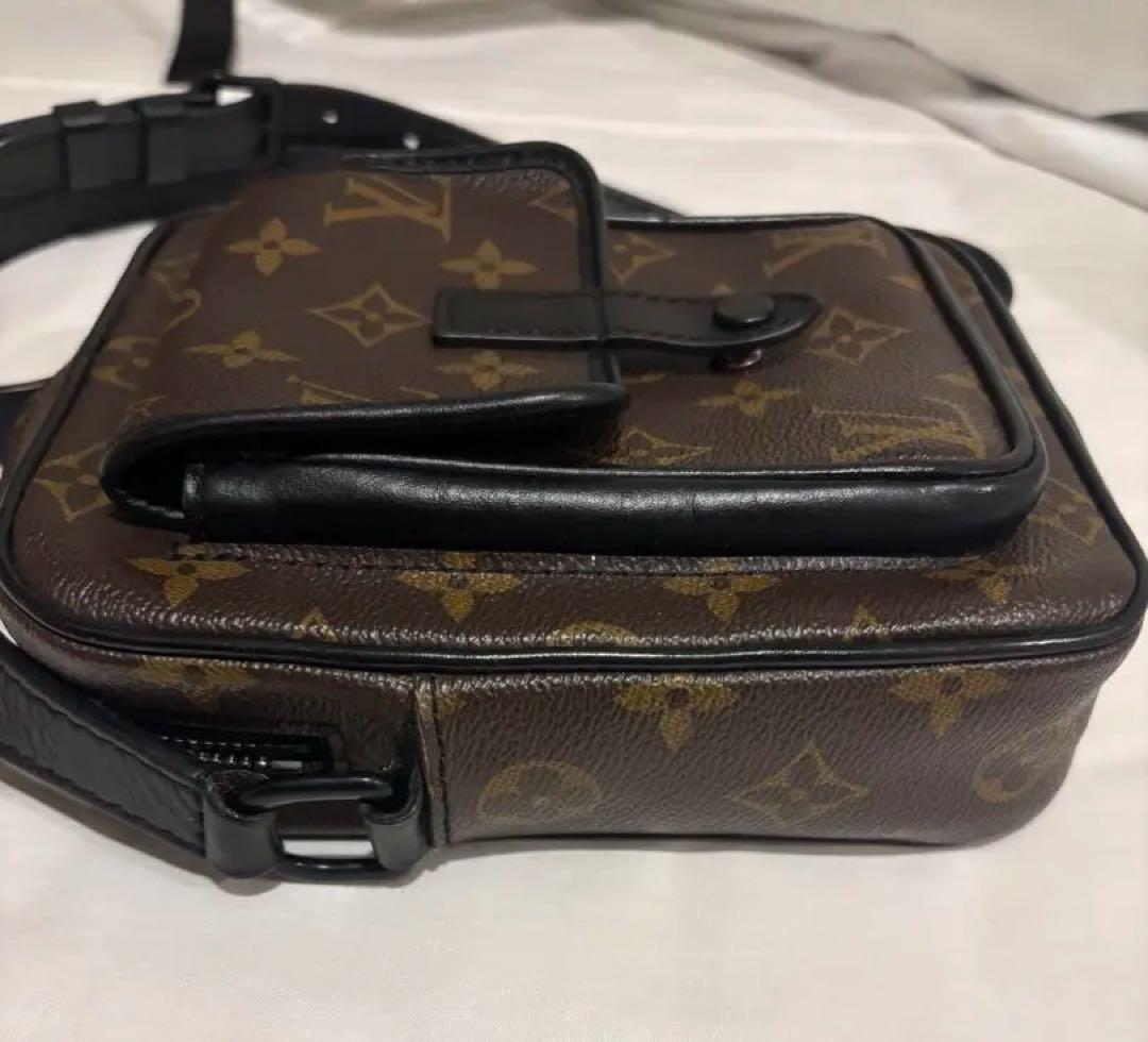 【美品】ルイヴィトン クリストファーウェアラブルウォレット モノグラムマカサー