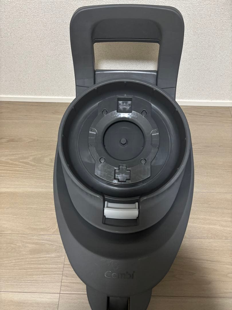 極美品　コンビ　ザエス　THE S ISOFIX　エッグショック　ZC-720