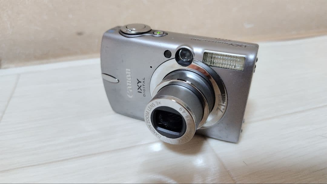 【ジャンク品】Canon　デジカメ　IXY700