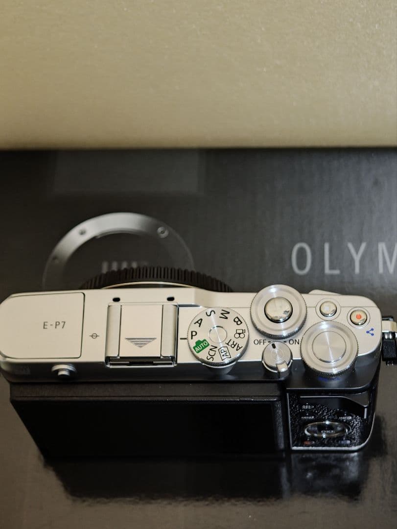 OLYMPUS PEN E-P7 ミラーレスカメラ　ほぼ新品です
