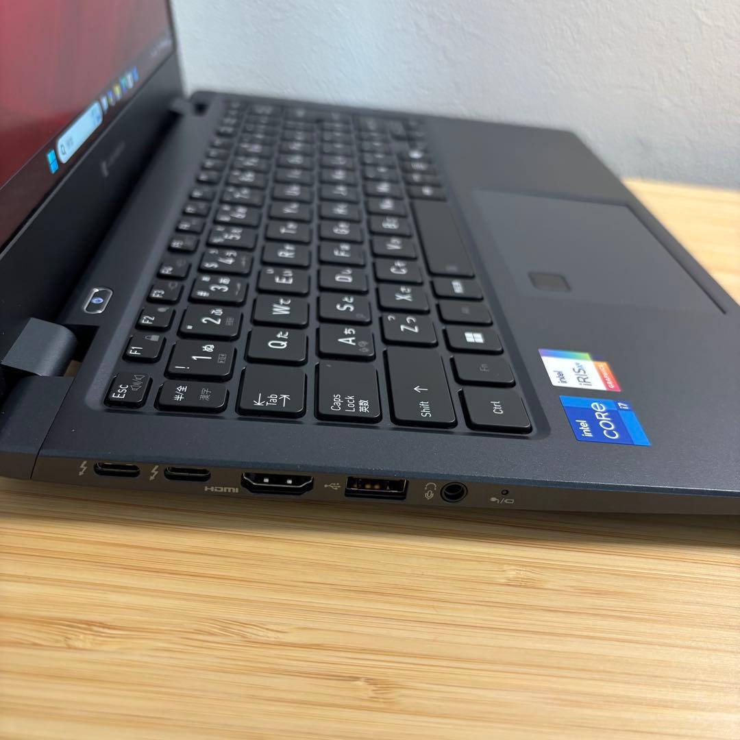 美品 東芝 2025年モデル 第13世代 i7 32GB/512GB 軽型